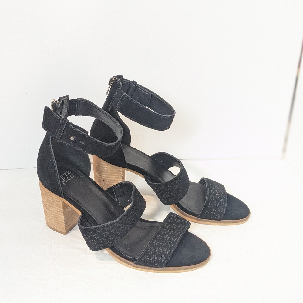 NWOT Frye and CO suede sandals
